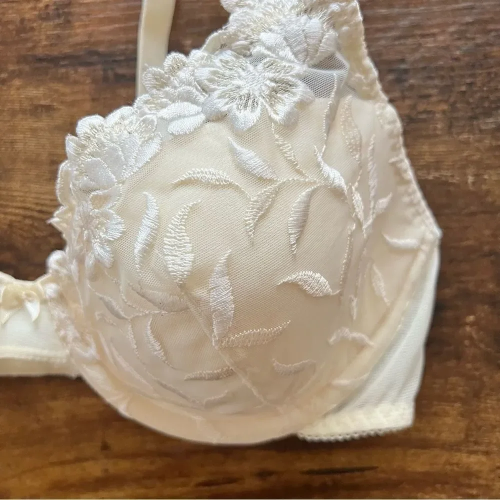 Vintage Wonderbra Cream Lace Underwire Padded Bra 36C